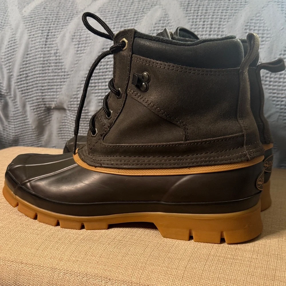 Donner Mountain Men's Waterproof Black and Tan Boots Size 11M